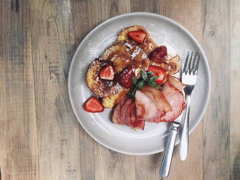 Mindy's Cafe - Book Restaurant 0