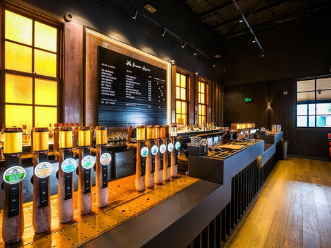 The Daring Squire - Book Restaurant 1