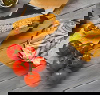 5 Dogs Gourmet Hot Dogs - Mount Gravatt - Book Restaurant