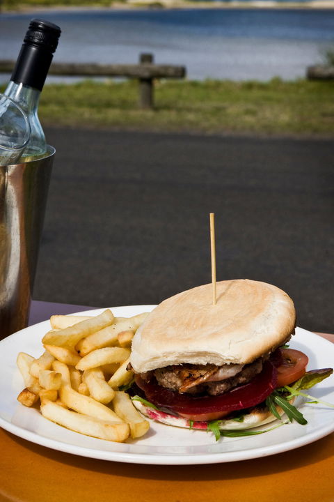 Hedy's Riverside Bistro - Book Restaurant 2