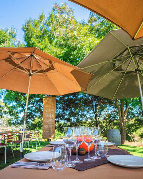 NGERINGA - Book Restaurant 0