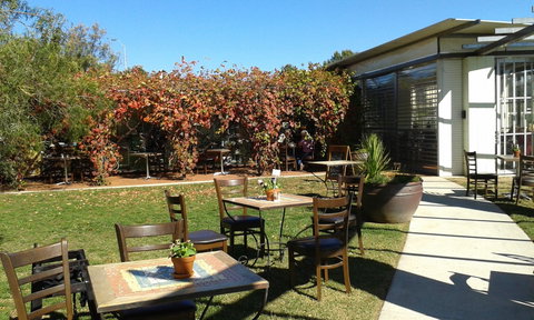 Riverbank Of Queanbeyan Cafe - Book Restaurant 1