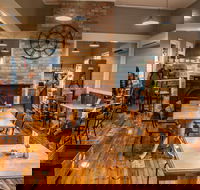 Tracks on Point Cafe - Book Restaurant