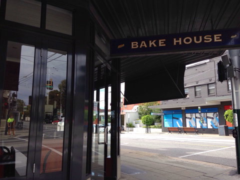 Ionsky's Bake House - Book Restaurant 0