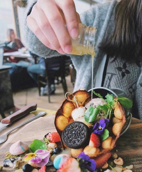 The Glass Den - Book Restaurant 0