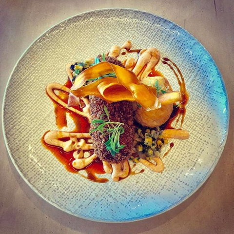 Little Hugh - Book Restaurant 0
