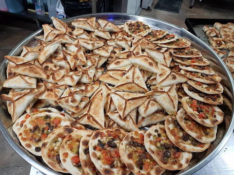 Yum Yum Lebanese Pizza & Cafe - Book Restaurant 0