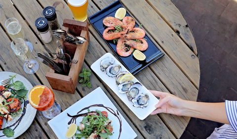 Caledonian Inn ROBE - Book Restaurant 0