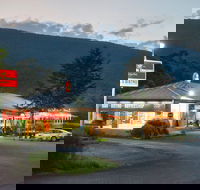 Halls Gap Hotel - Book Restaurant
