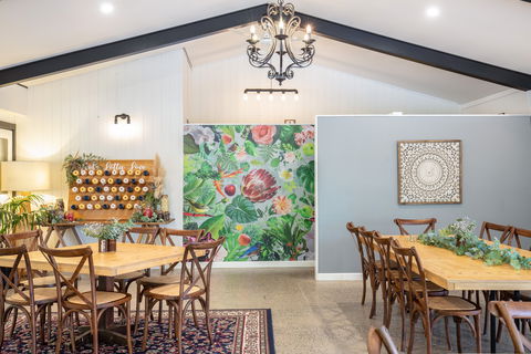The Apple Farm - Book Restaurant 0