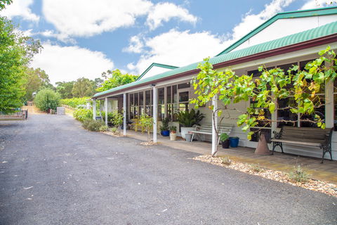 The Apple Farm - Book Restaurant 1
