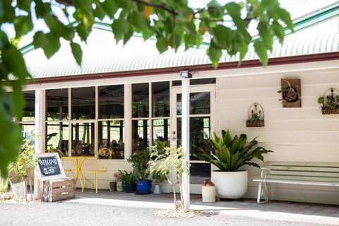 The Apple Farm - Book Restaurant 2