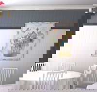 Dinmore Cottage - Book Restaurant