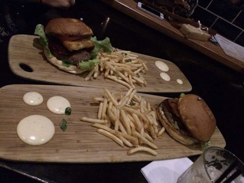 Hiss & Smoke - Book Restaurant 0