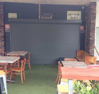 Skeeta's Local - Book Restaurant