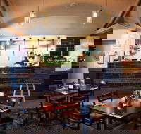 Petrie Hotel - Book Restaurant