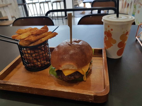 2 & A Half - Book Restaurant 0