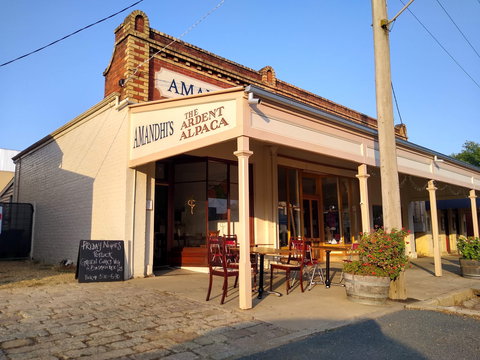 Amandhi's - Book Restaurant 0