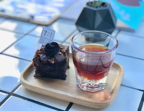 B+C Lab Cafe - Book Restaurant 0