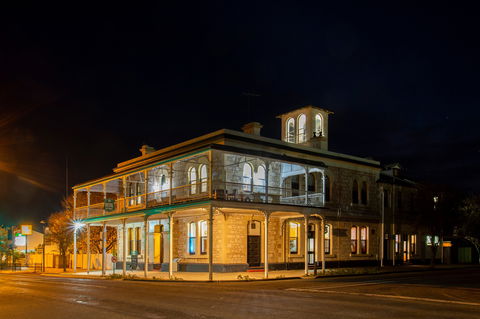 Royal Oak Hotel Penola - Book Restaurant 0