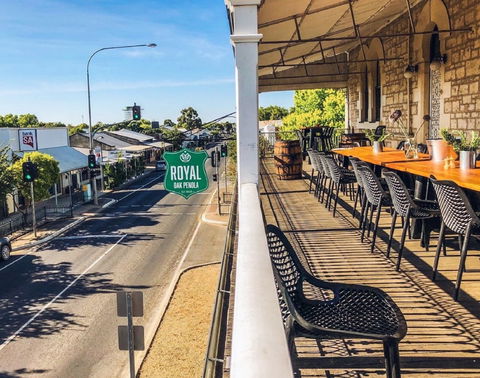 Royal Oak Hotel Penola - Book Restaurant 1