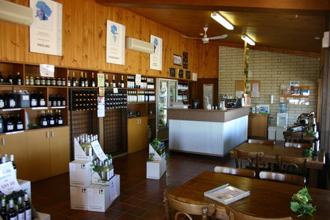 Willow Point Wines Cellar Door And Bottle Shop - Book Restaurant 2