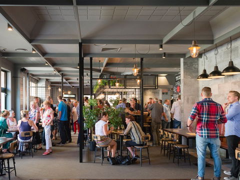 Beer DeLuxe Albury - Book Restaurant 0