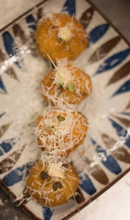 Images Restaurant - Book Restaurant 4