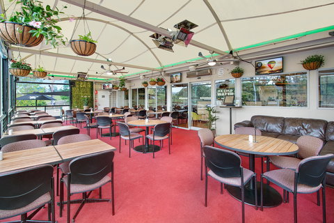 Dixons Creek Cafe Bar And Grill - Book Restaurant 1