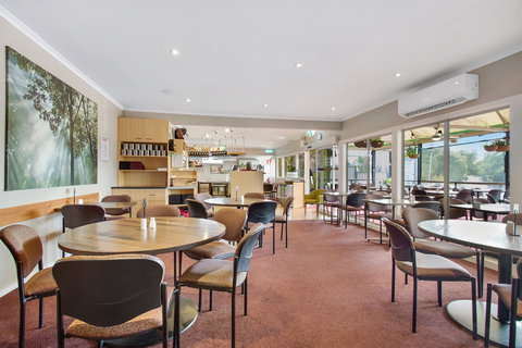 Dixons Creek Cafe Bar And Grill - Book Restaurant 2