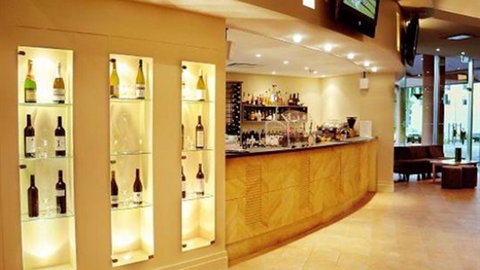 Finz Restaurant And Bar - Book Restaurant 0