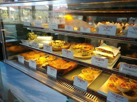 Freddy Fuddpukka's - Book Restaurant 0