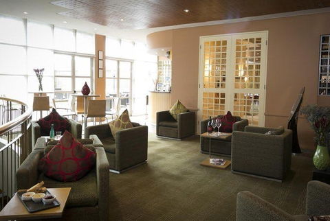 M Bar And Terrace - Mercure Sydney Parramatta - Book Restaurant 0