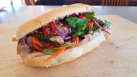 Alice Rebels - Book Restaurant 0