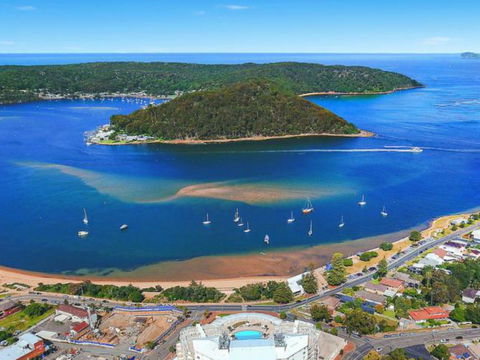 Ettalong Diggers Visitor Information Centre - Book Restaurant 2