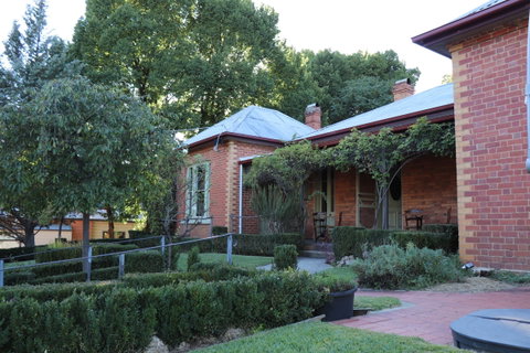 Elm Dining - Book Restaurant 0