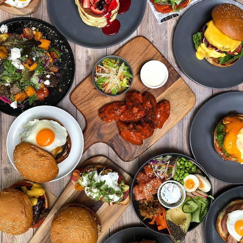 Dizy's - Book Restaurant 0