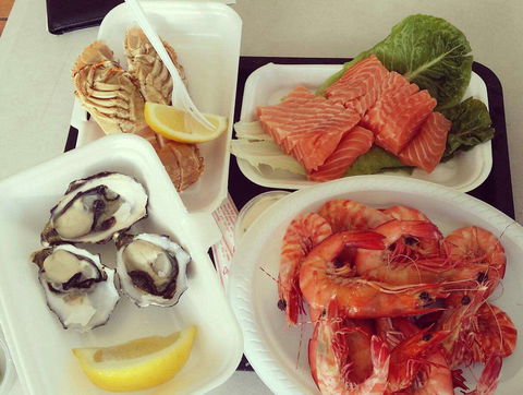 Fisheries On The Spit - Book Restaurant 0