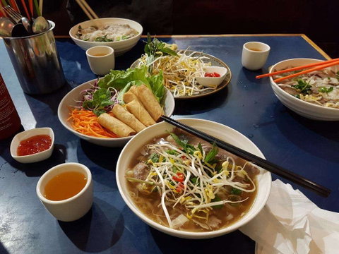 Madame Saigon - Book Restaurant 0