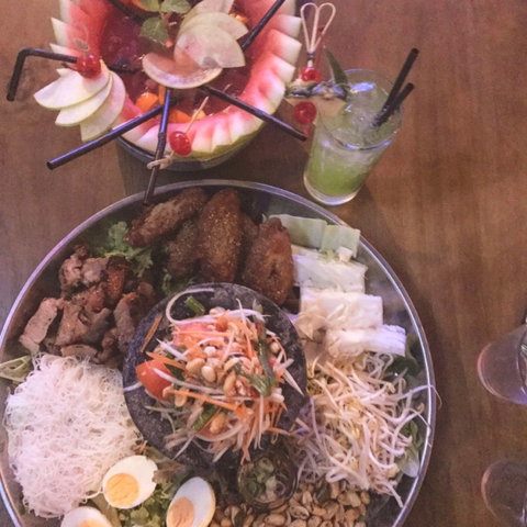 The Full Moon Bar & Restaurant - Book Restaurant 0
