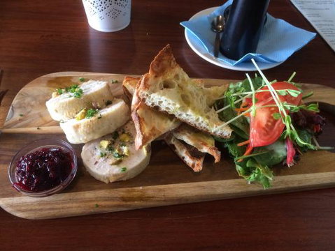 Issi & Co - Book Restaurant 0