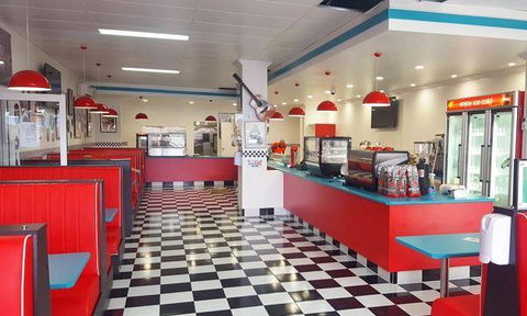RJ's Rock N Roll Diner - Book Restaurant 8