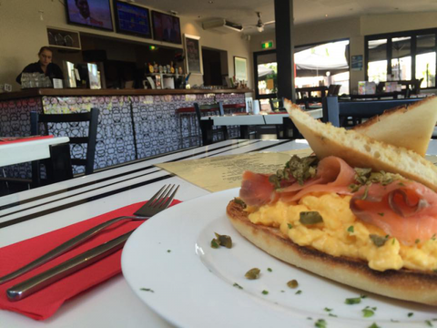 Dolly’s Bar & The Hibiscus Tavern - Book Restaurant 2