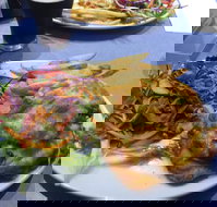 Queens Beach Motor Hotel - Book Restaurant