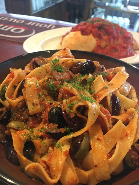 Eat-a-Pizza - Book Restaurant 2