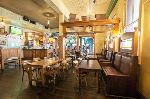 Molly Malones Irish Pub - Book Restaurant 4