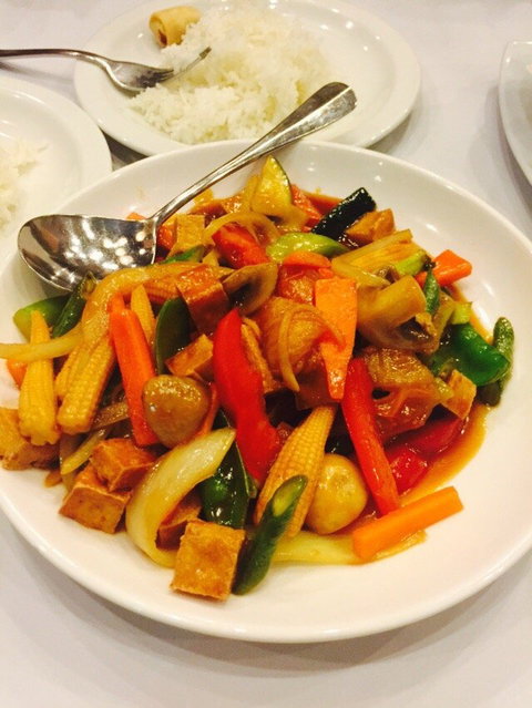 Nine Elephants - Book Restaurant 4
