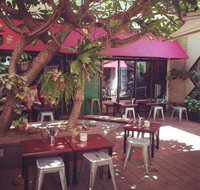 Four Birds - Book Restaurant