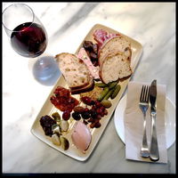 Wine Bar Mona