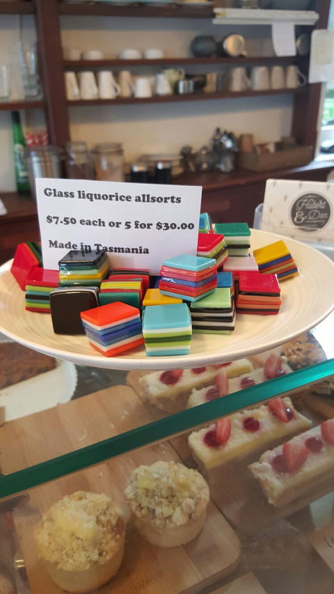 Hubert & Dan - Book Restaurant 1